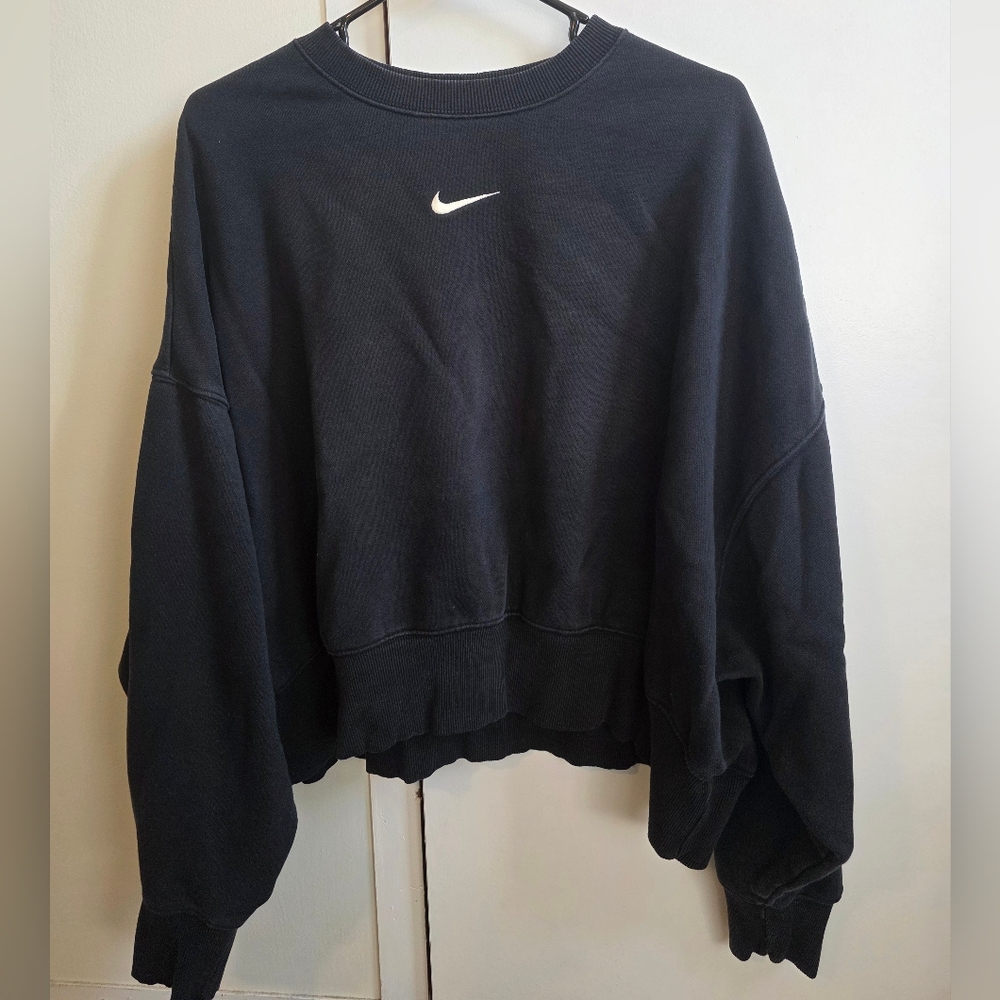 Nike Women's Black Cropped Crewneck Sweatshirt